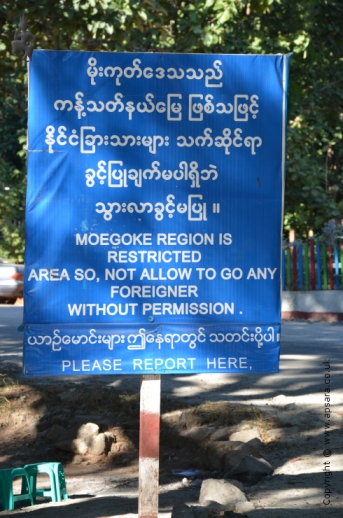 A sign at the Hpawdaw - Thabeikkyin junction...