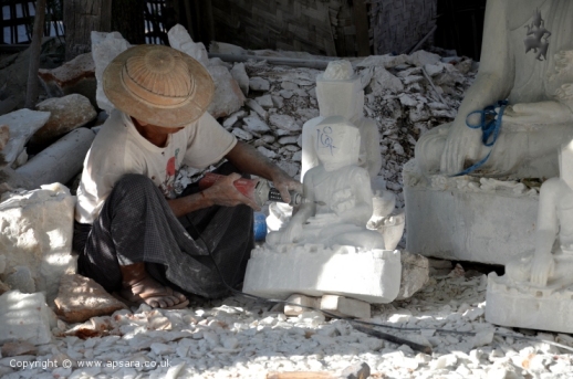 Carving Buddha statues aat Sagyin ...